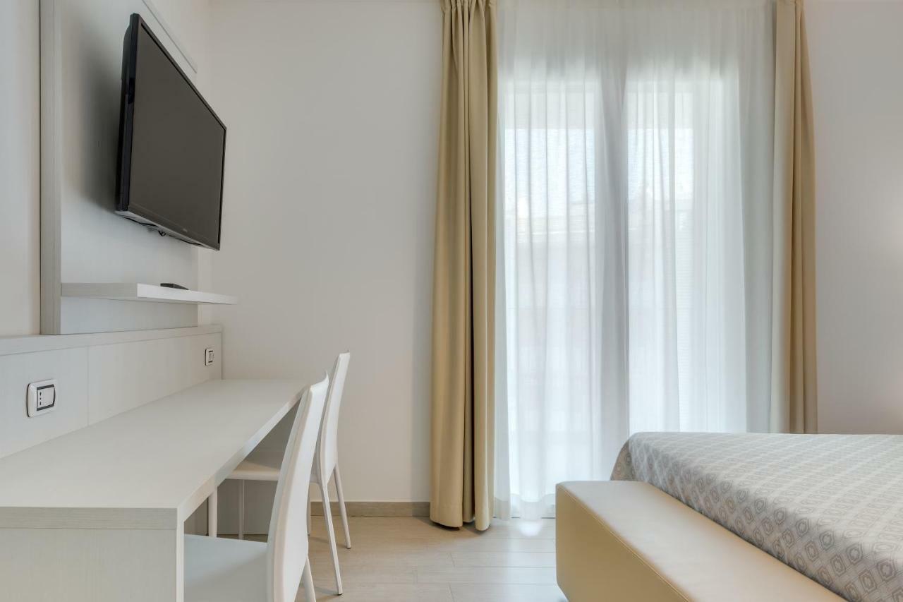 Apartaments Suites Ambassador Caorle Esterno foto
