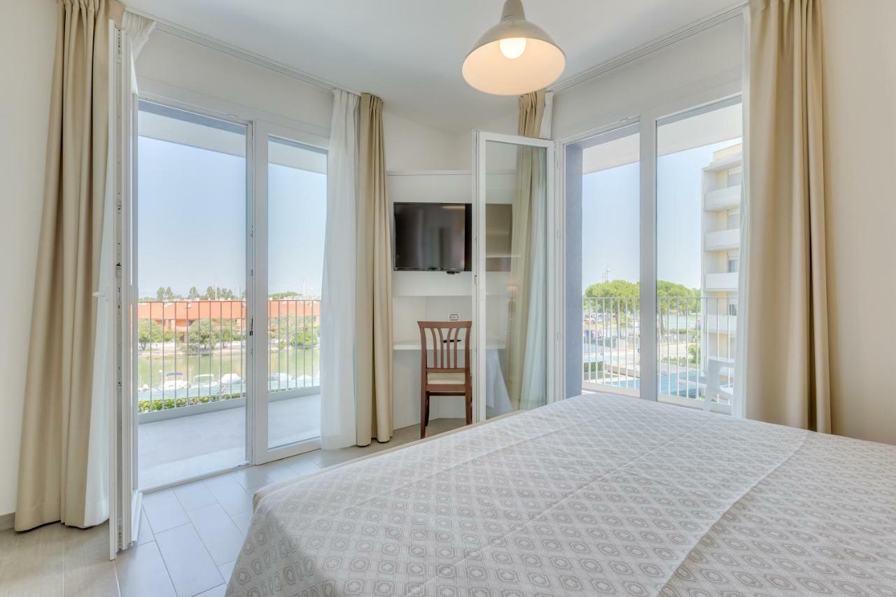 Apartaments Suites Ambassador Caorle Esterno foto