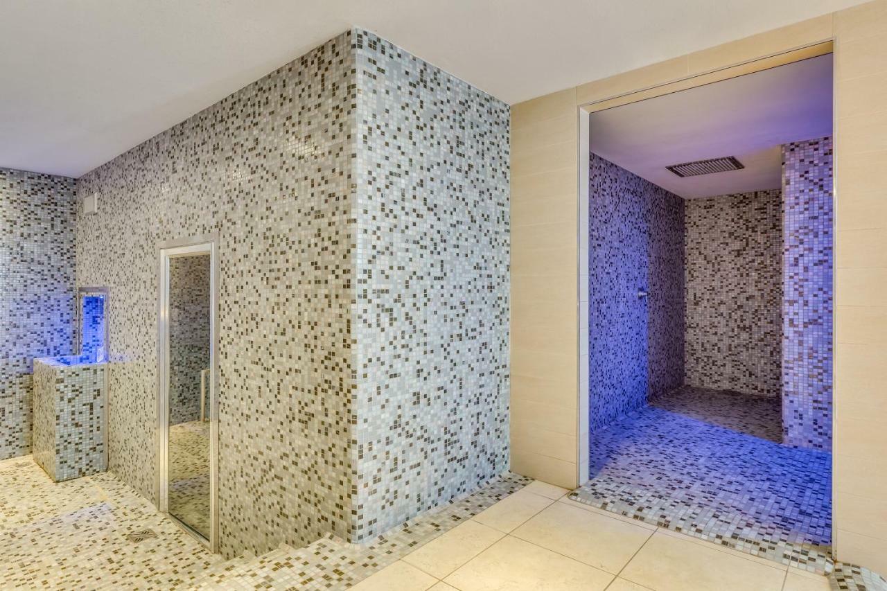 Apartaments Suites Ambassador Caorle Esterno foto