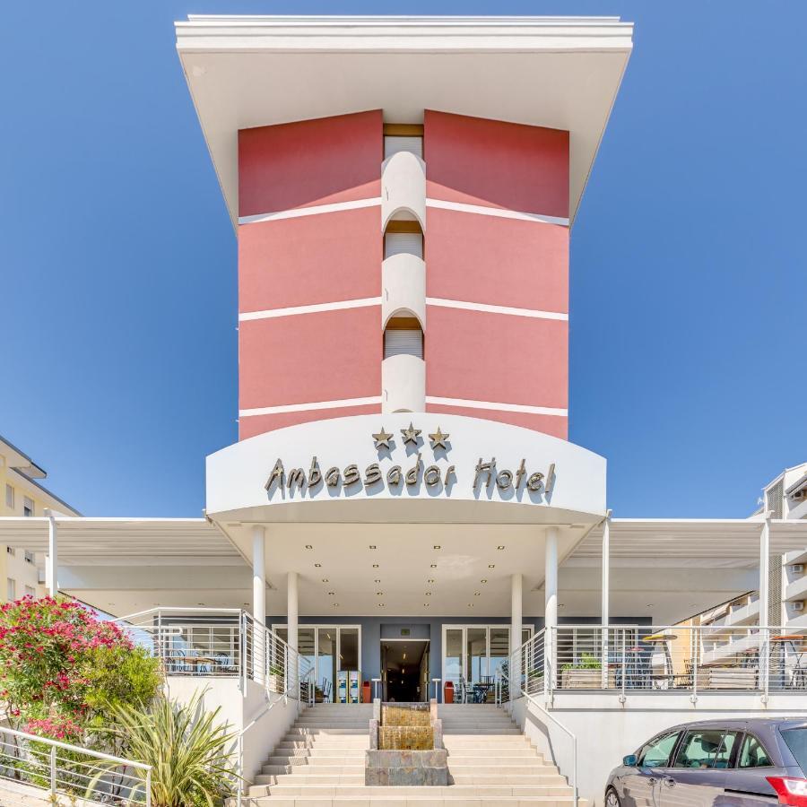 Apartaments Suites Ambassador Caorle Esterno foto
