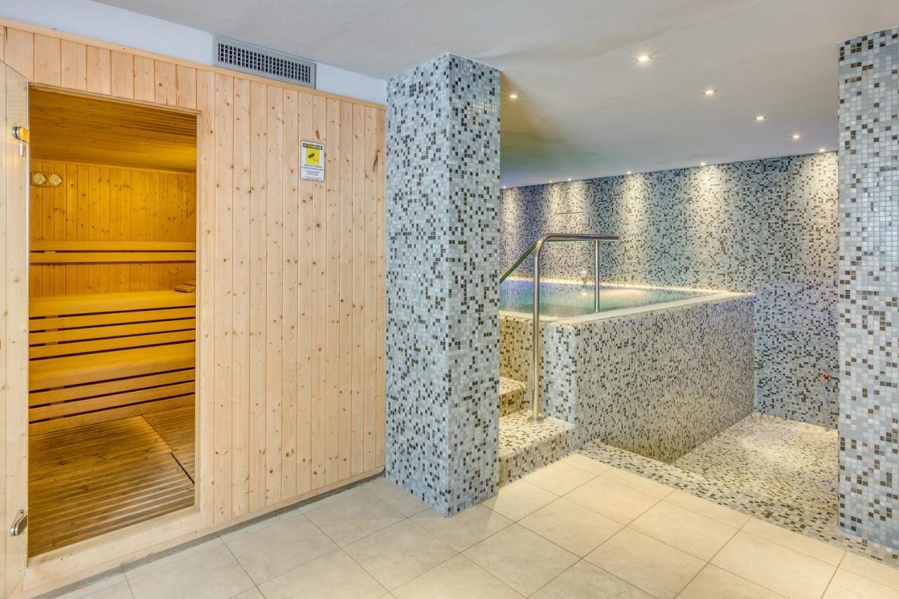 Apartaments Suites Ambassador Caorle Esterno foto